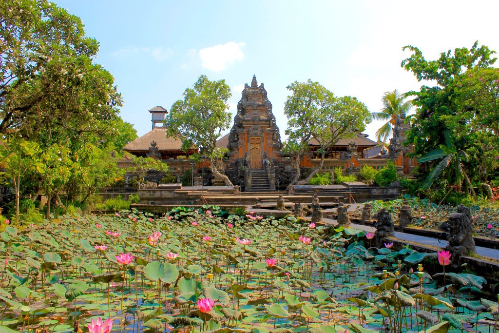 things to do in Ubud - pura saraswati